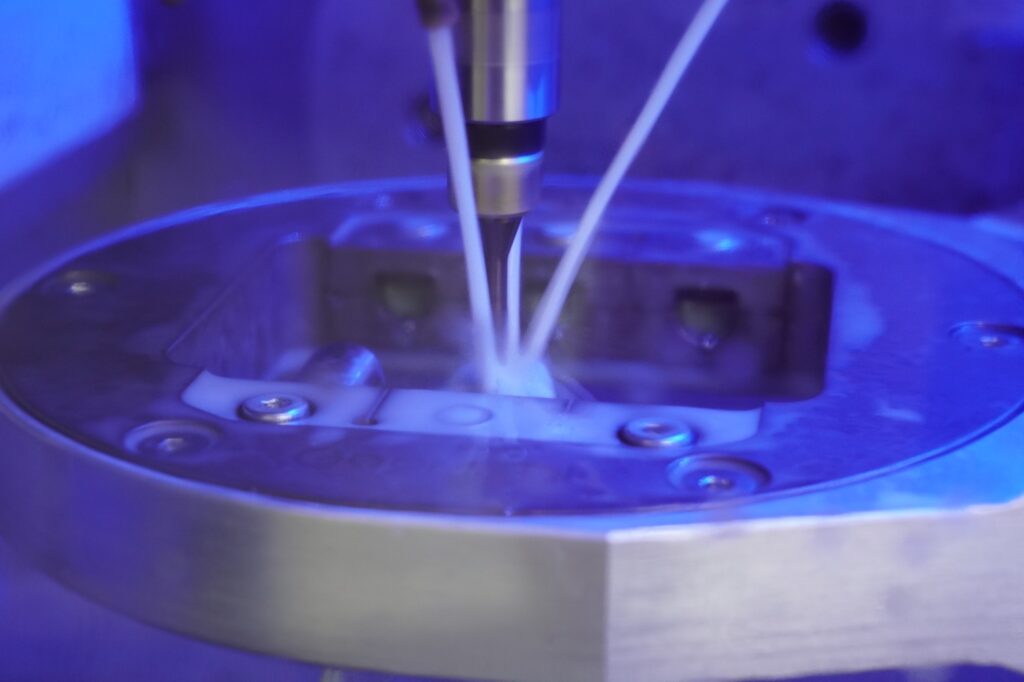 Close-up of the imes-icore CORiTEC 350i PRO bur during wet milling with coolant jets